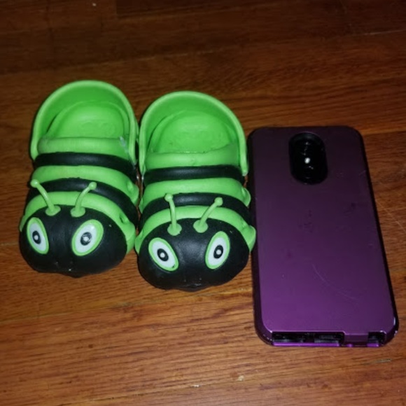 Toddler Black and Green Caterpillar Crocs - Picture 5 of 5
